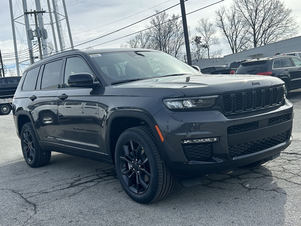 2025 Jeep Grand Cherokee Limited photo 2