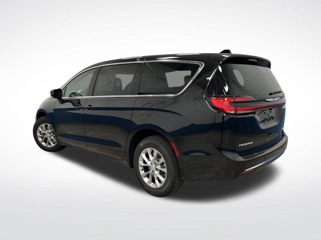 2026 Chrysler Pacifica photo 3