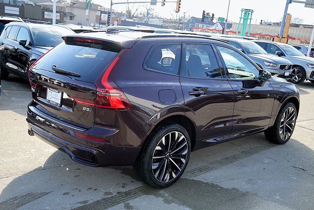 2026 VOLVO XC60 - Image 8