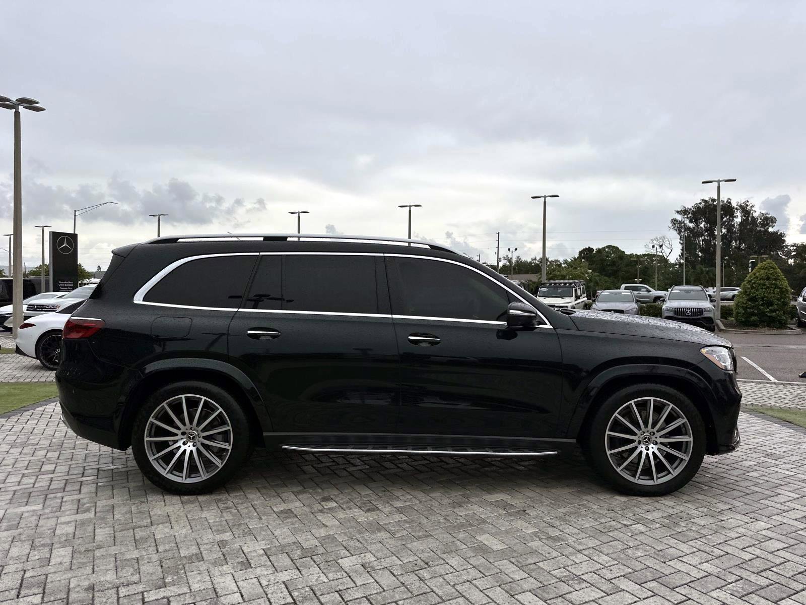 2025 Mercedes Benz GLS 580 4MATIC photo 3