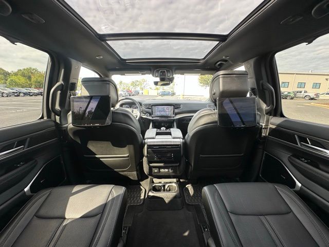 2024 Jeep Wagoneer L Series III photo 31