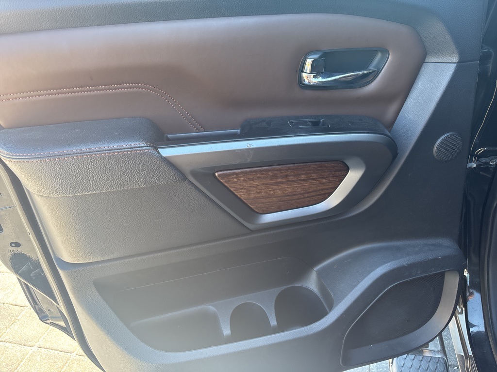 2016 Nissan Titan Crew Cab Platinum Reserve photo 20