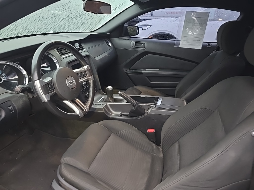 2014 Ford Mustang V6 photo 2