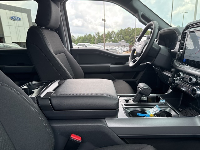 2025 Ford F-150 XLT photo 16
