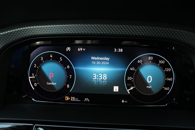 2025 Volkswagen Atlas Cross Sport SEL R-Line photo 12