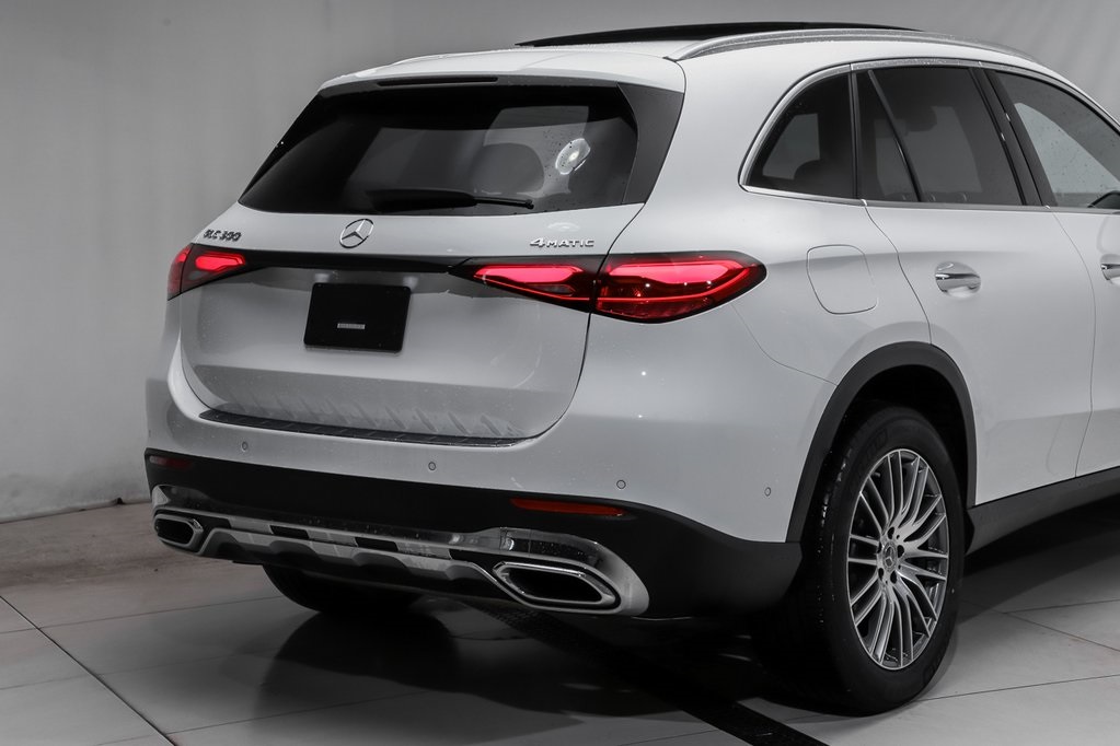 2025 Mercedes Benz GLC 300 4MATIC photo 3