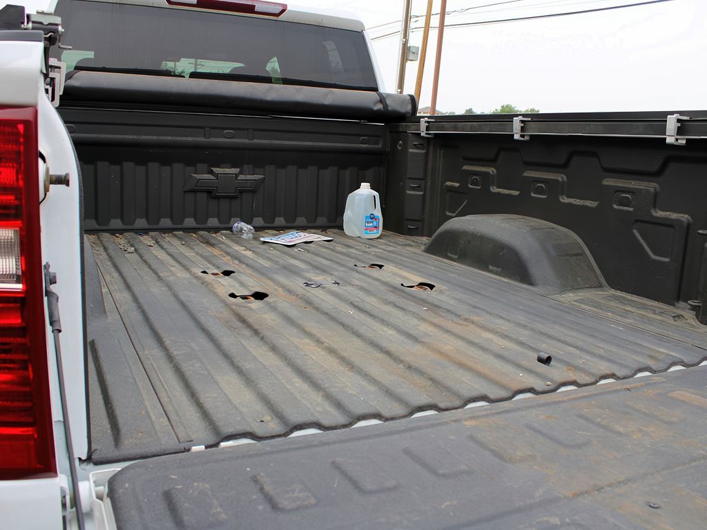2022 Chevrolet Silverado 2500HD Custom photo 3