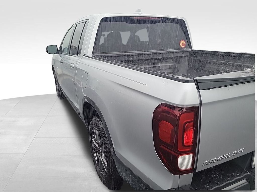 2019 Honda Ridgeline Sport photo 2