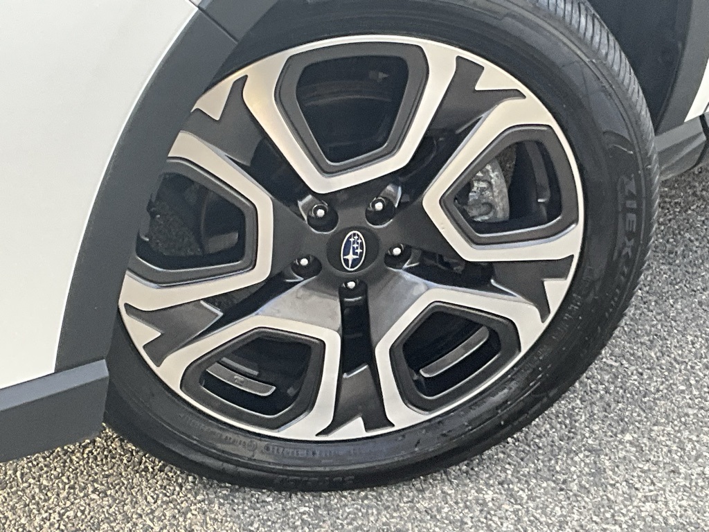 2023 Subaru Ascent Touring photo 3