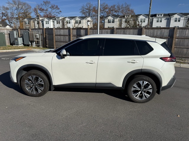 2021 Nissan Rogue SV photo 2