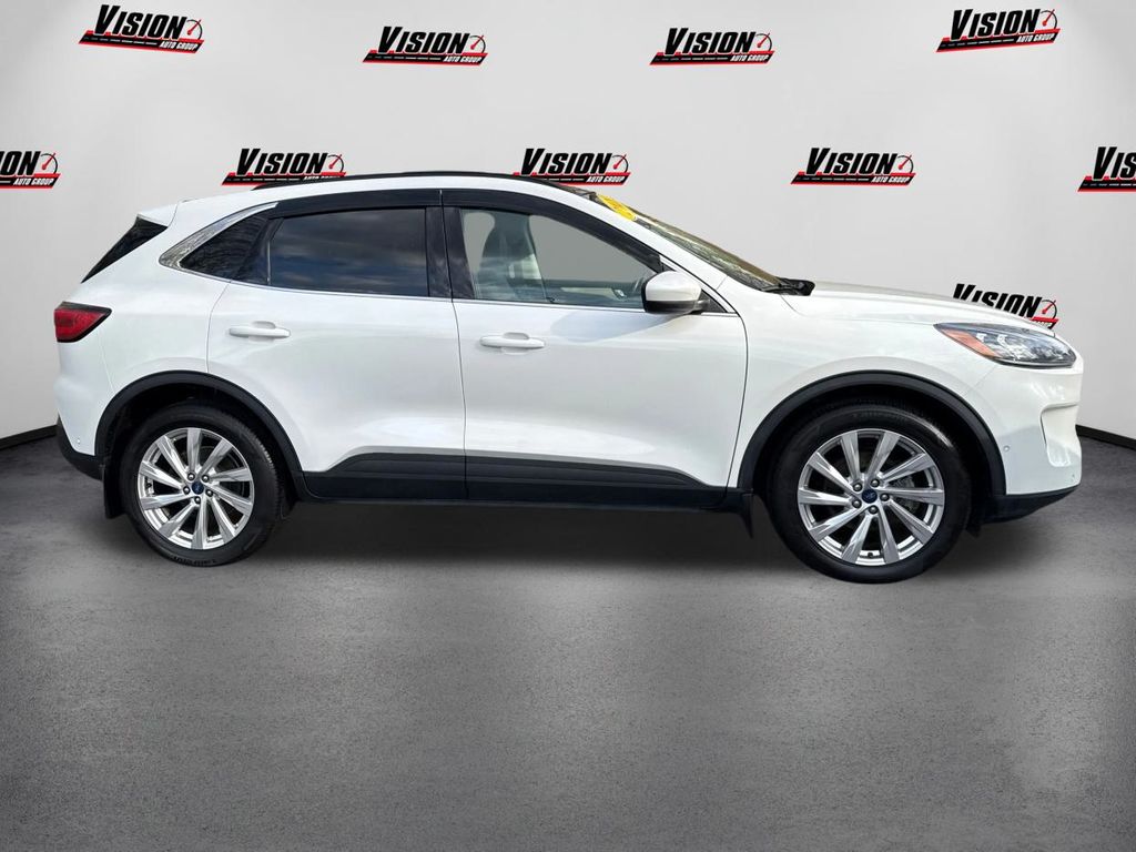 2021 Ford Escape Titanium Hybrid photo 2