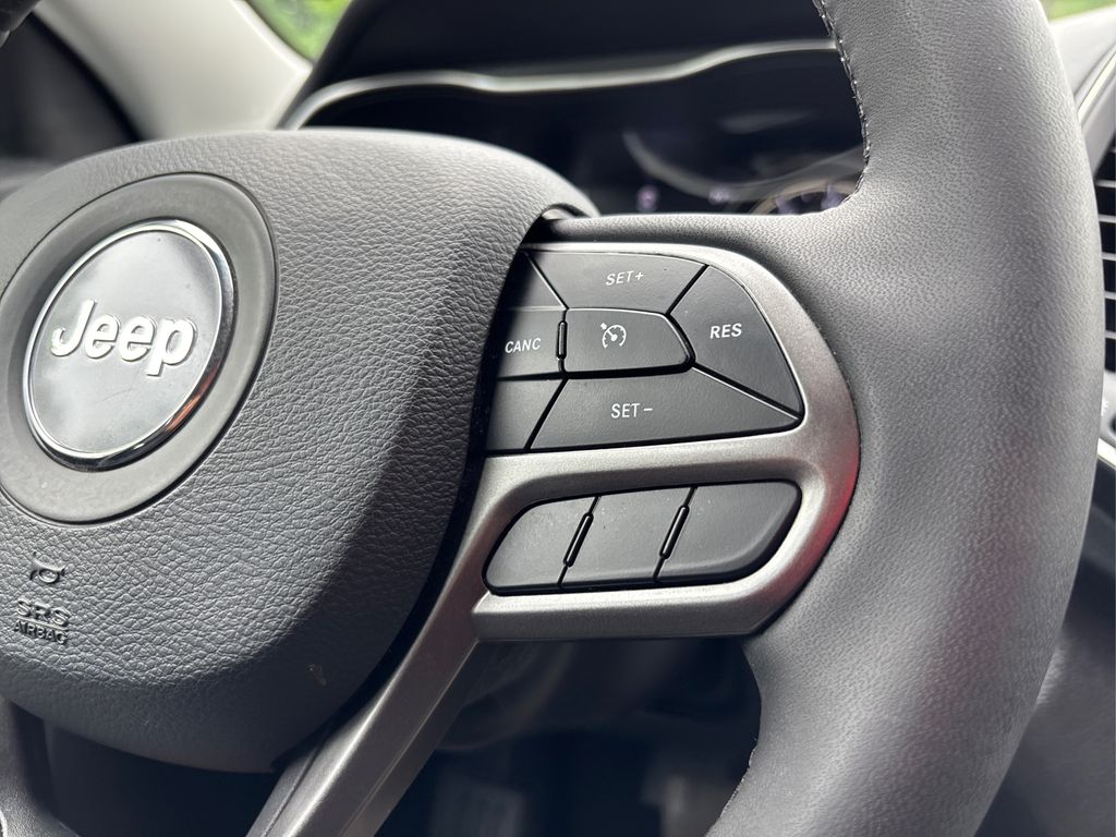 2022 Jeep Cherokee Latitude Lux photo 21