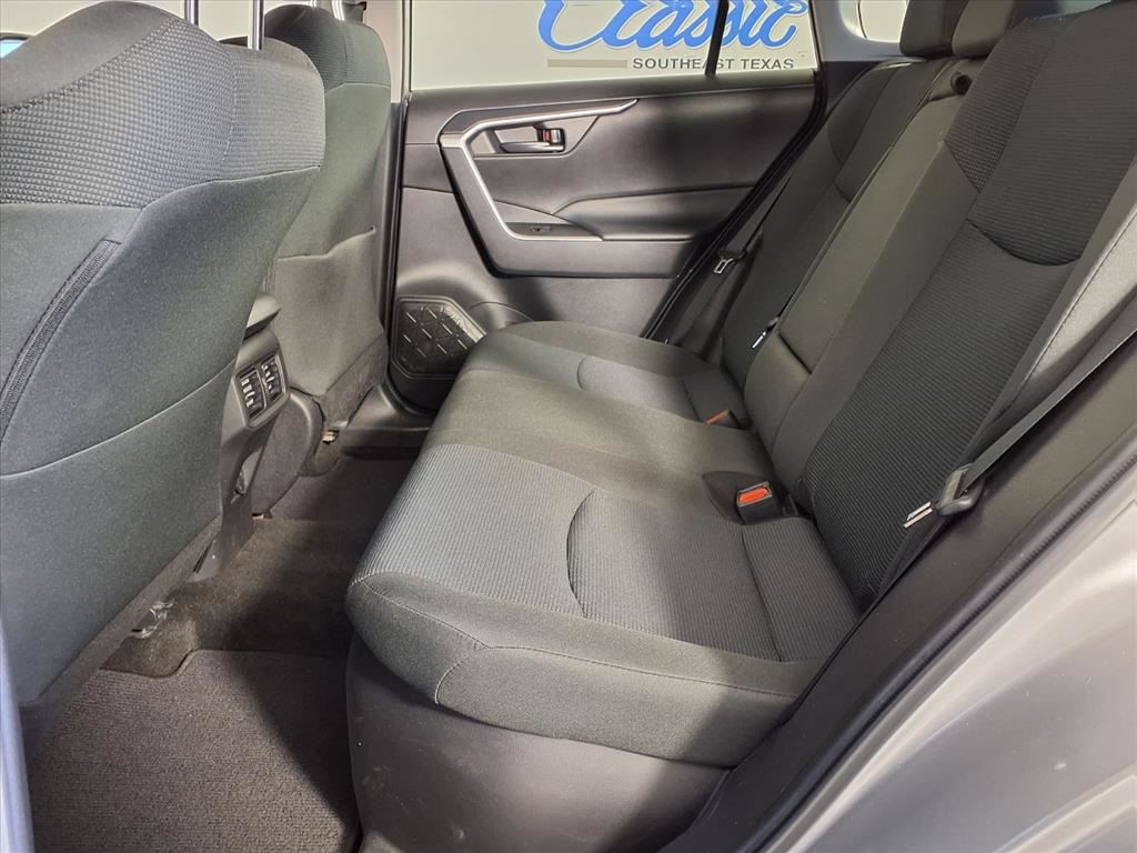2022 Toyota RAV4 Hybrid LE photo 9