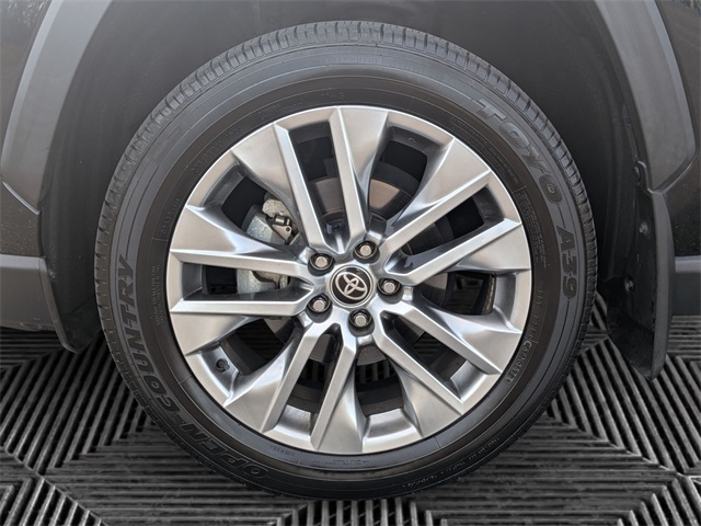 2023 Toyota RAV4 XLE Premium photo 9