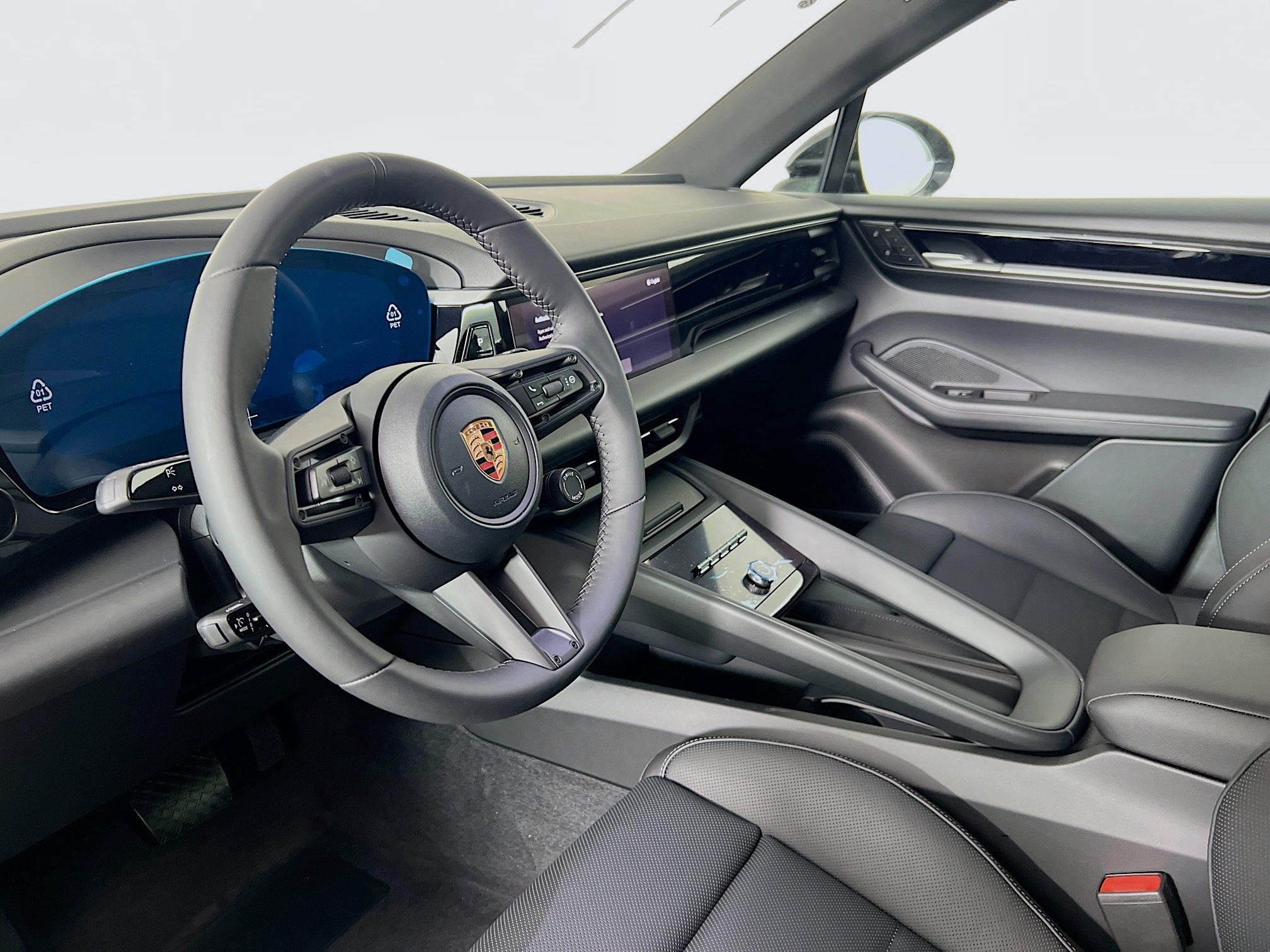 2025 Porsche Macan Electric photo 4