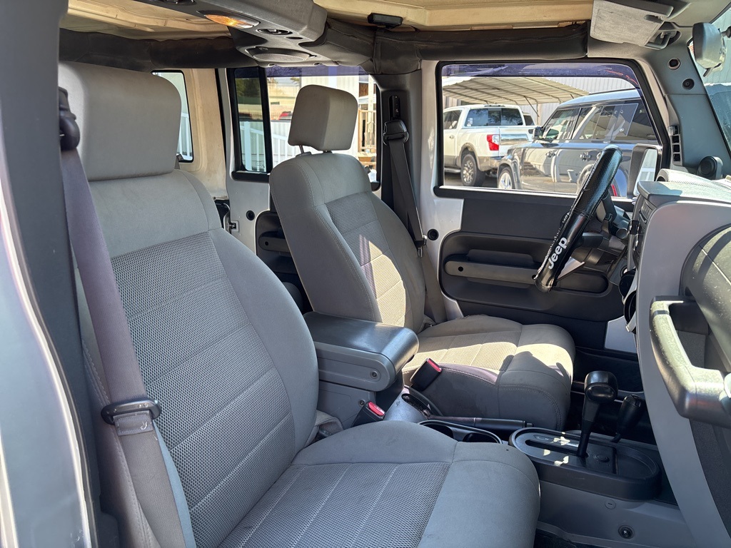2008 Jeep Wrangler Unlimited Sahara photo 5