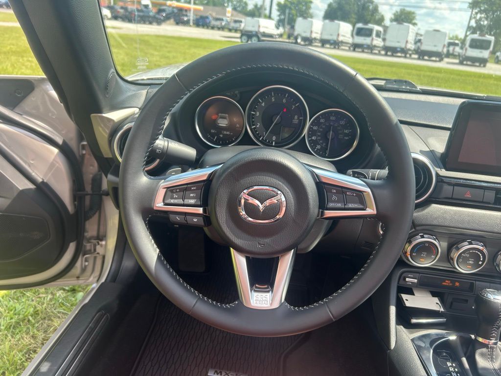 2023 Mazda MX-5 Miata RF Miata Grand Touring photo 2