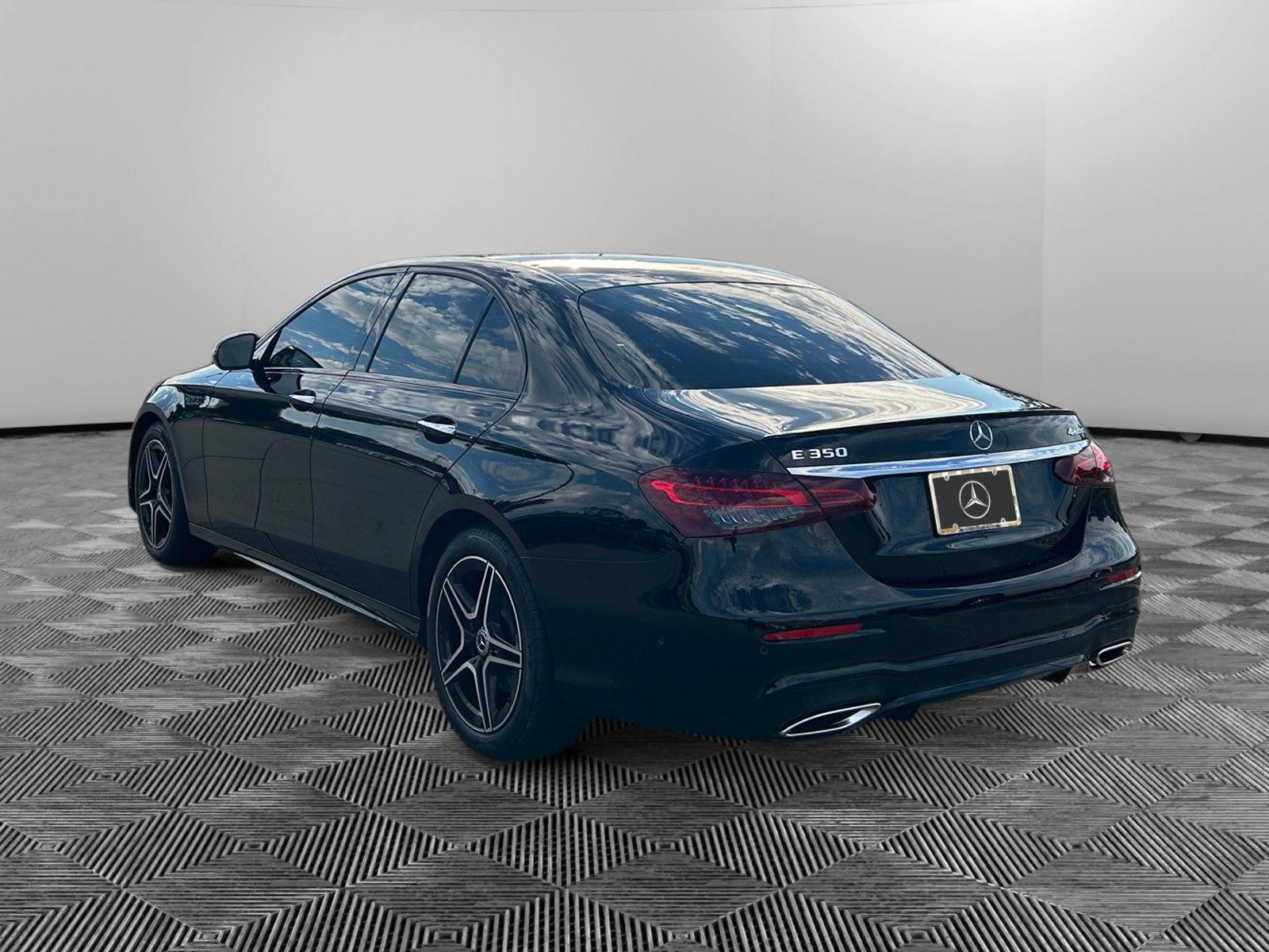 2022 Mercedes Benz E 350 4MATIC photo 3