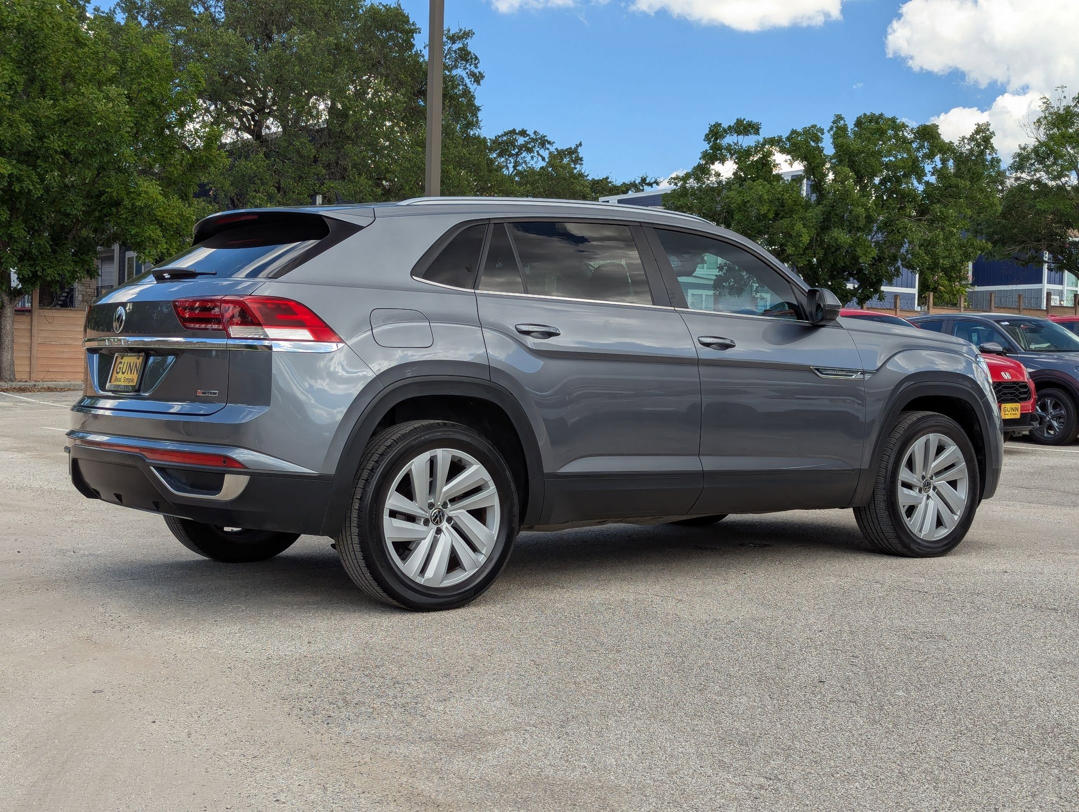 2020 Volkswagen Atlas Cross Sport V6 SE Technology photo 3