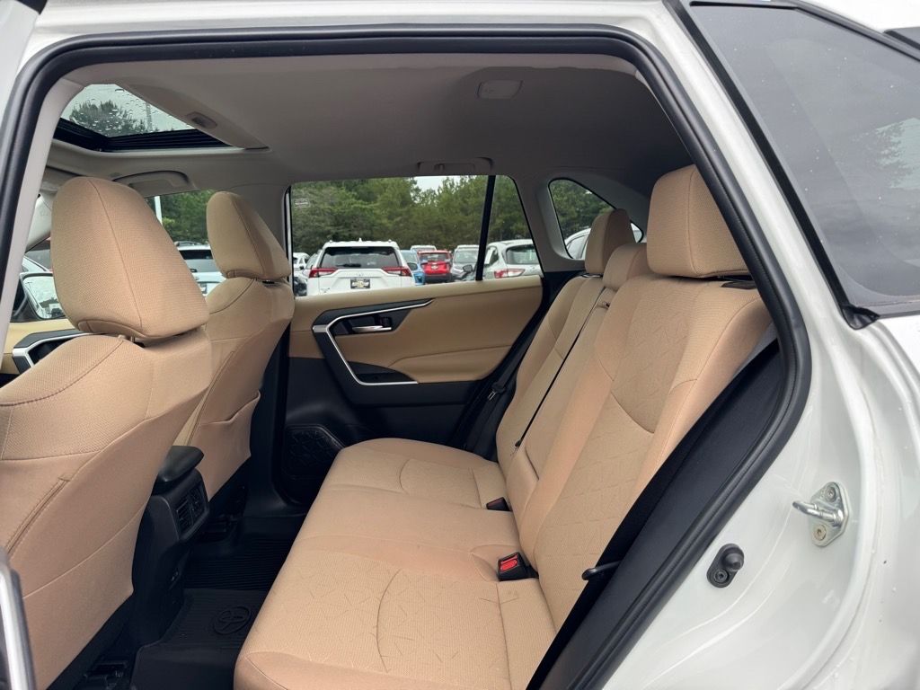 2025 Toyota RAV4 XLE photo 12