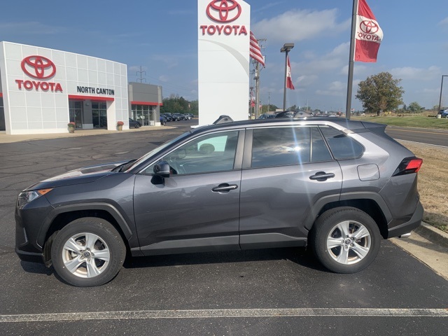 2021 Toyota RAV4 XLE photo 4