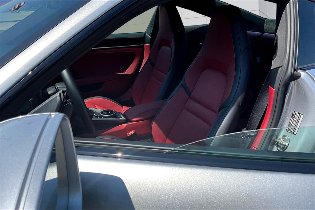 2025 Porsche 911 photo 5