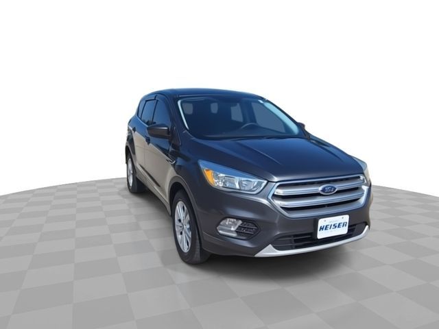 Used 2017 Ford Escape SE with VIN 1FMCU9GD5HUD49914 for sale in Glendale, WI