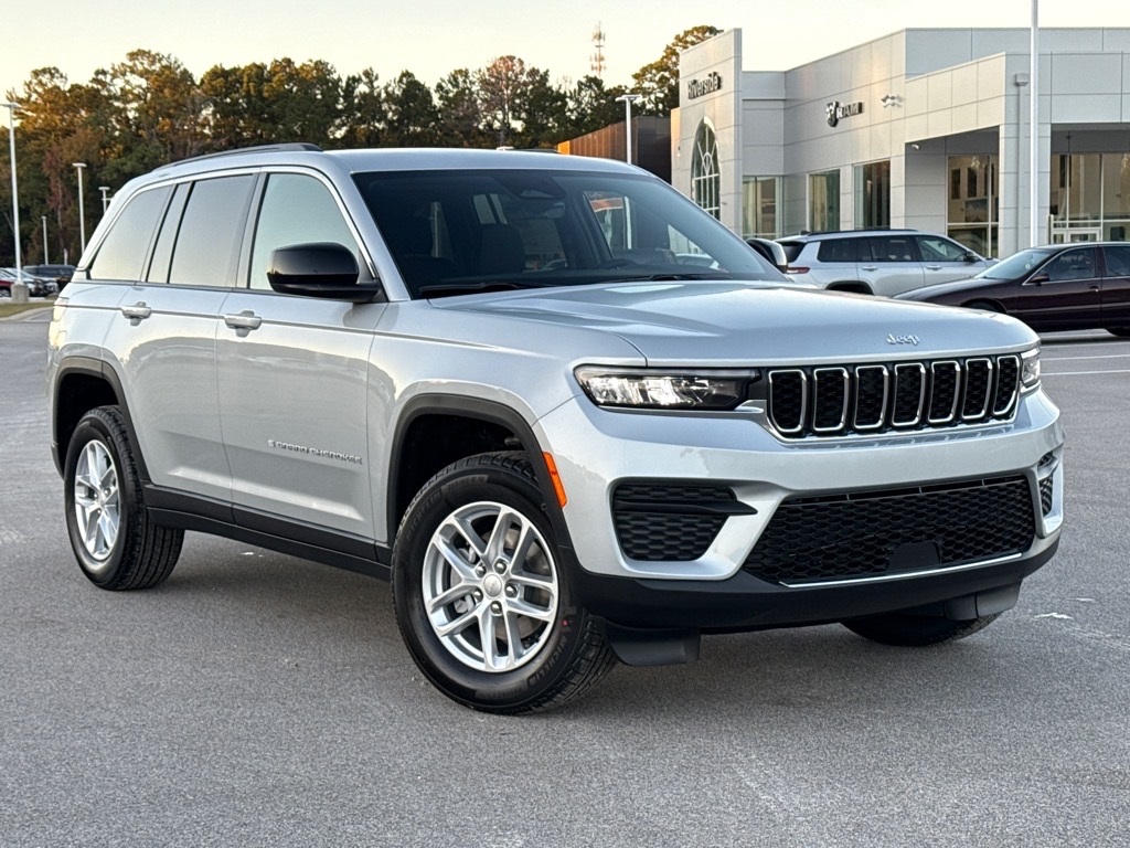 2025 Jeep Grand Cherokee Laredo's photo