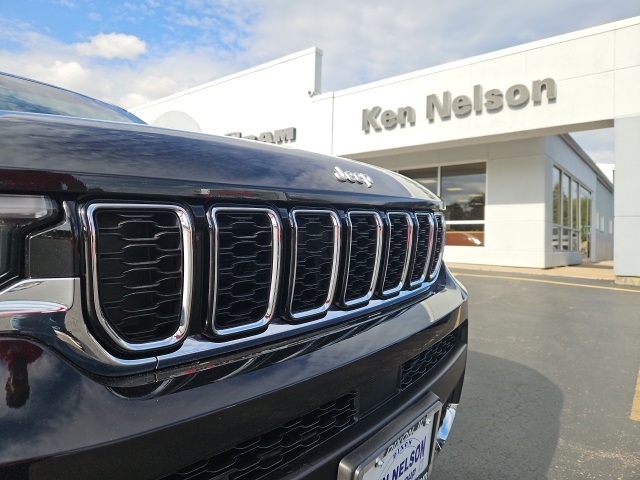 2024 Jeep Grand Cherokee Limited photo 2