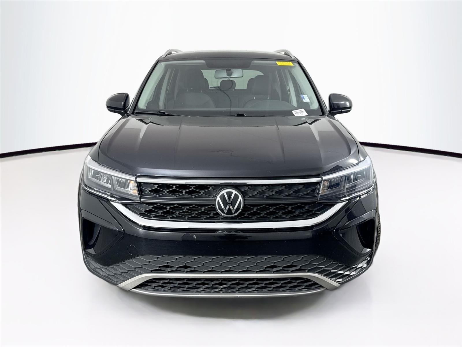 2022 Volkswagen Taos SE photo 3