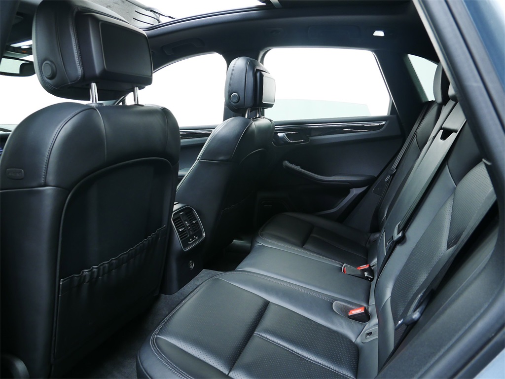 2018 Porsche Macan photo 13