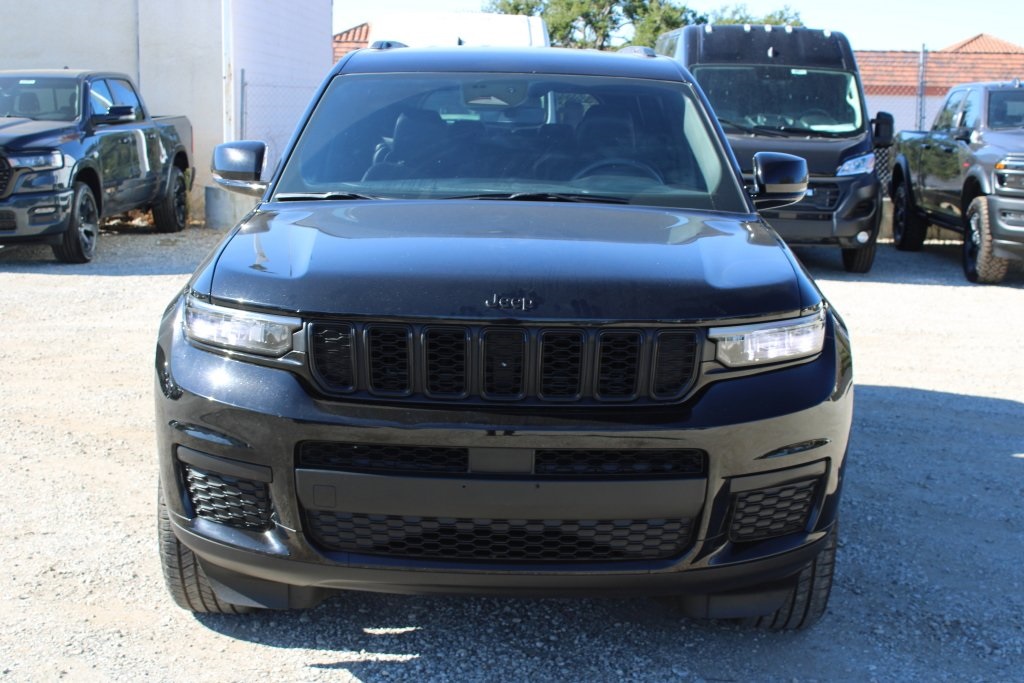 2023 Jeep Grand Cherokee Altitude photo 2