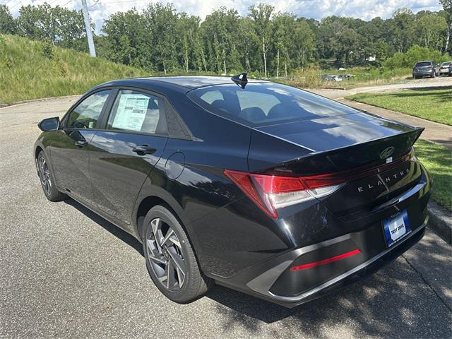 2025 Hyundai Elantra SEL Sport photo 3