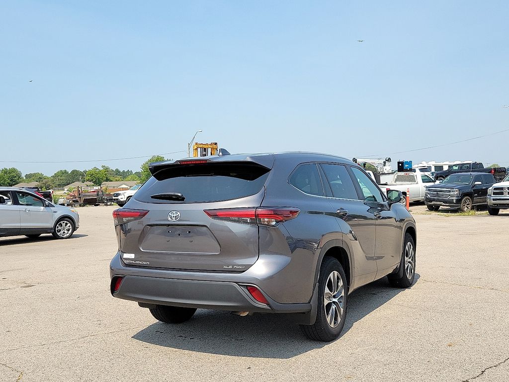 2024 Toyota Highlander XLE photo 4