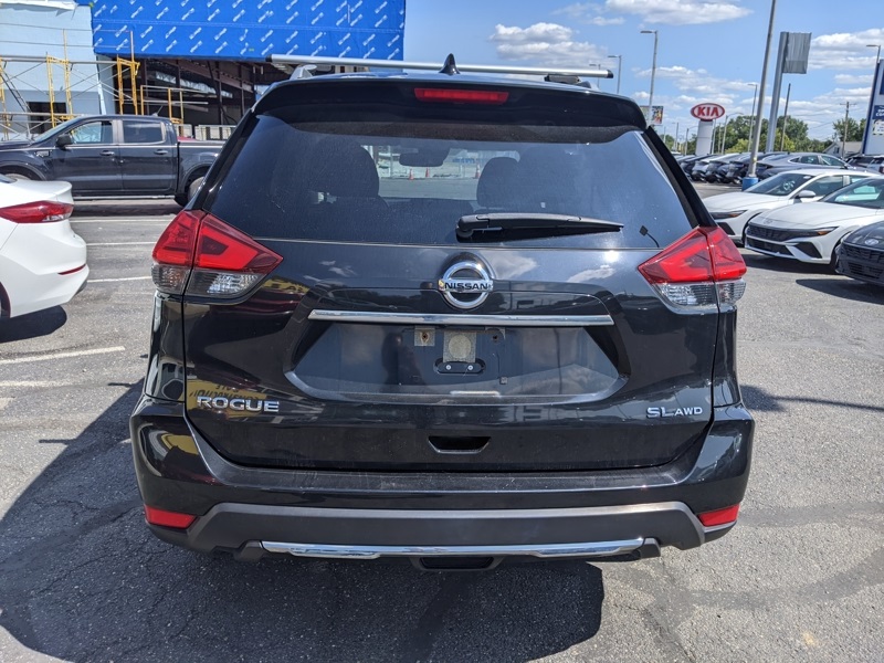 2017 Nissan Rogue SL photo 2