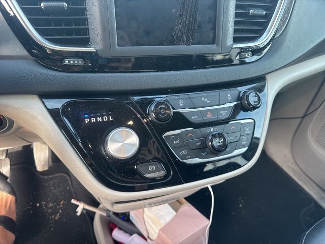 2020 Chrysler Pacifica Touring L photo 10