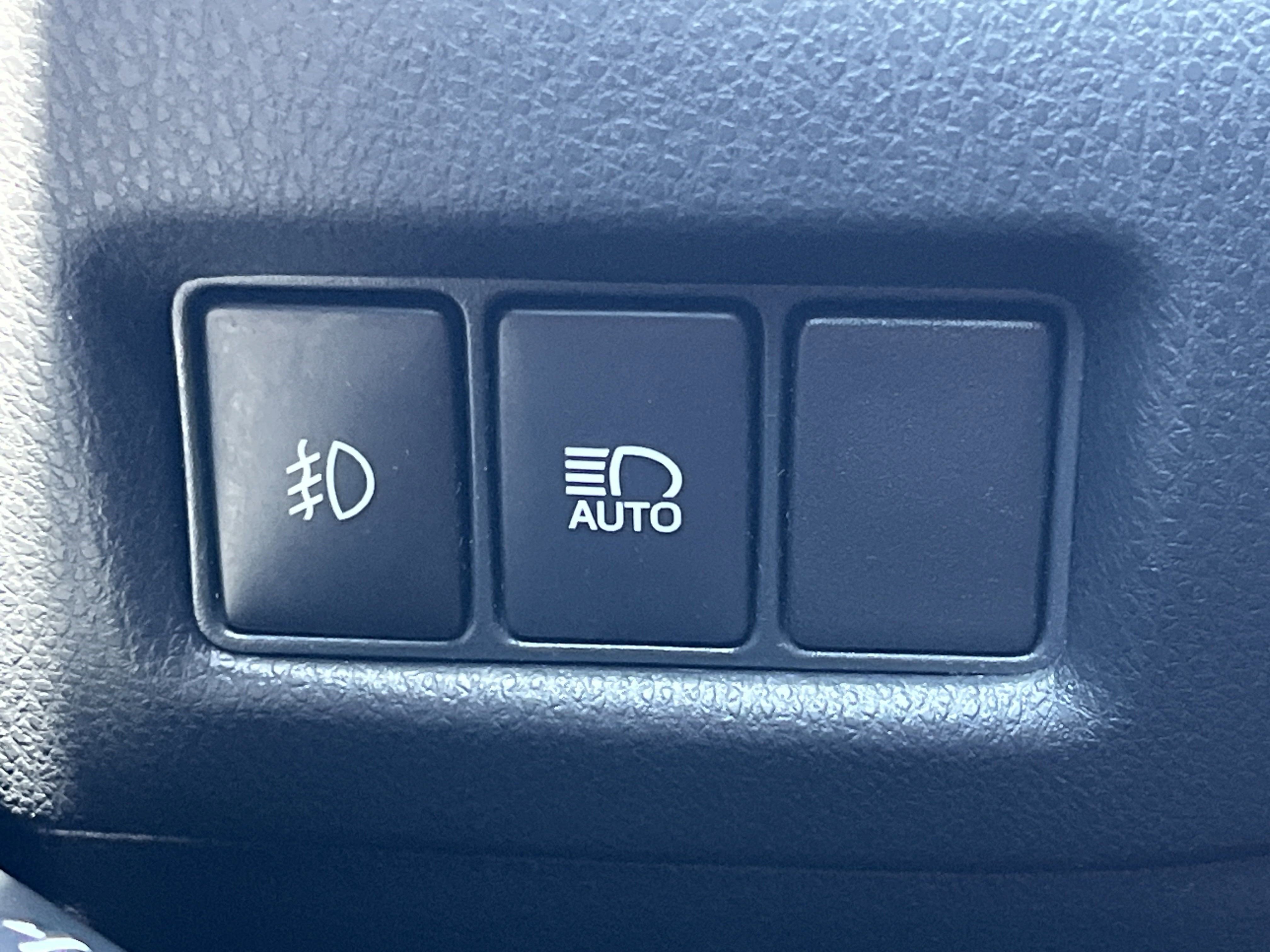 2018 Toyota C-HR XLE Premium photo 13