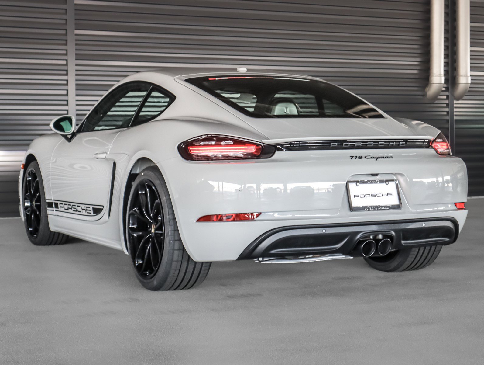 2025 Porsche Cayman photo 3