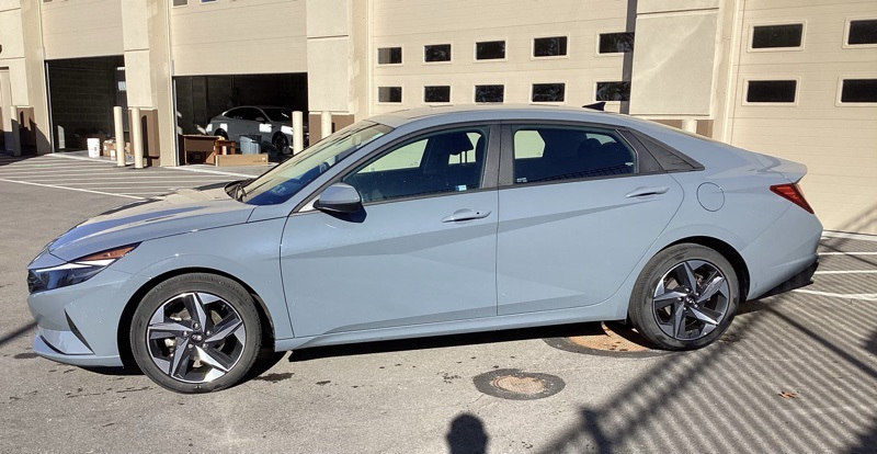 2023 Hyundai Elantra SEL photo 4