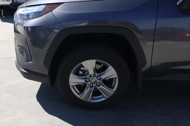 2024 Toyota RAV4 XLE photo 7