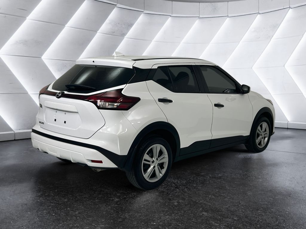 2022 Nissan Kicks S photo 4