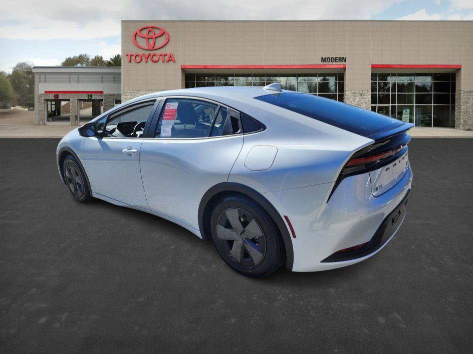 2024 Toyota Prius LE photo 5