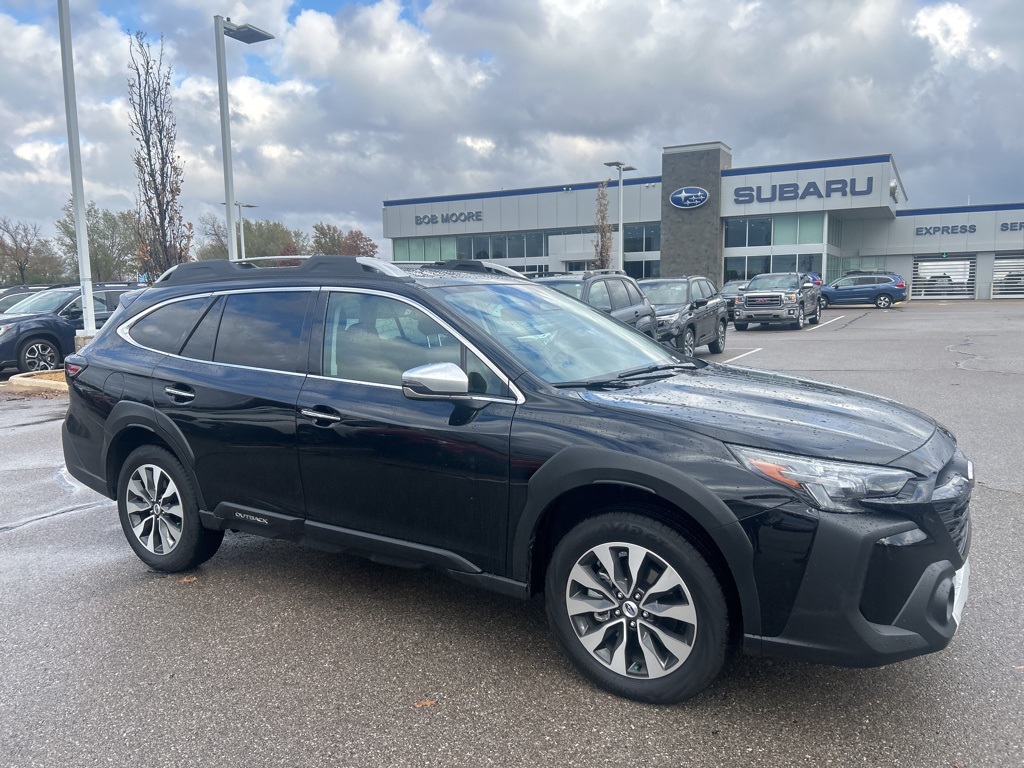 2025 Subaru Outback Touring's photo