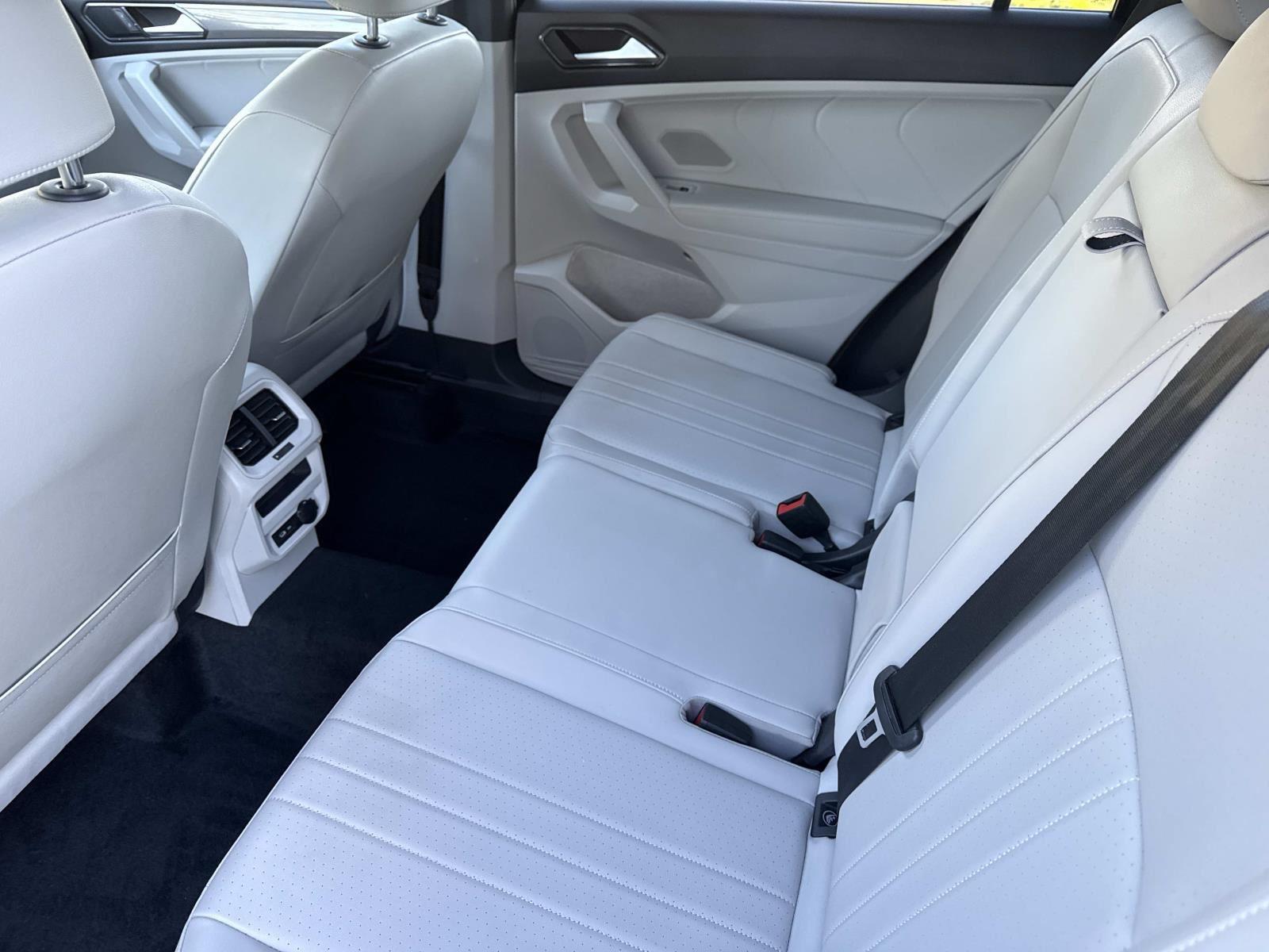 2022 Volkswagen Tiguan SE R-Line Black photo 4