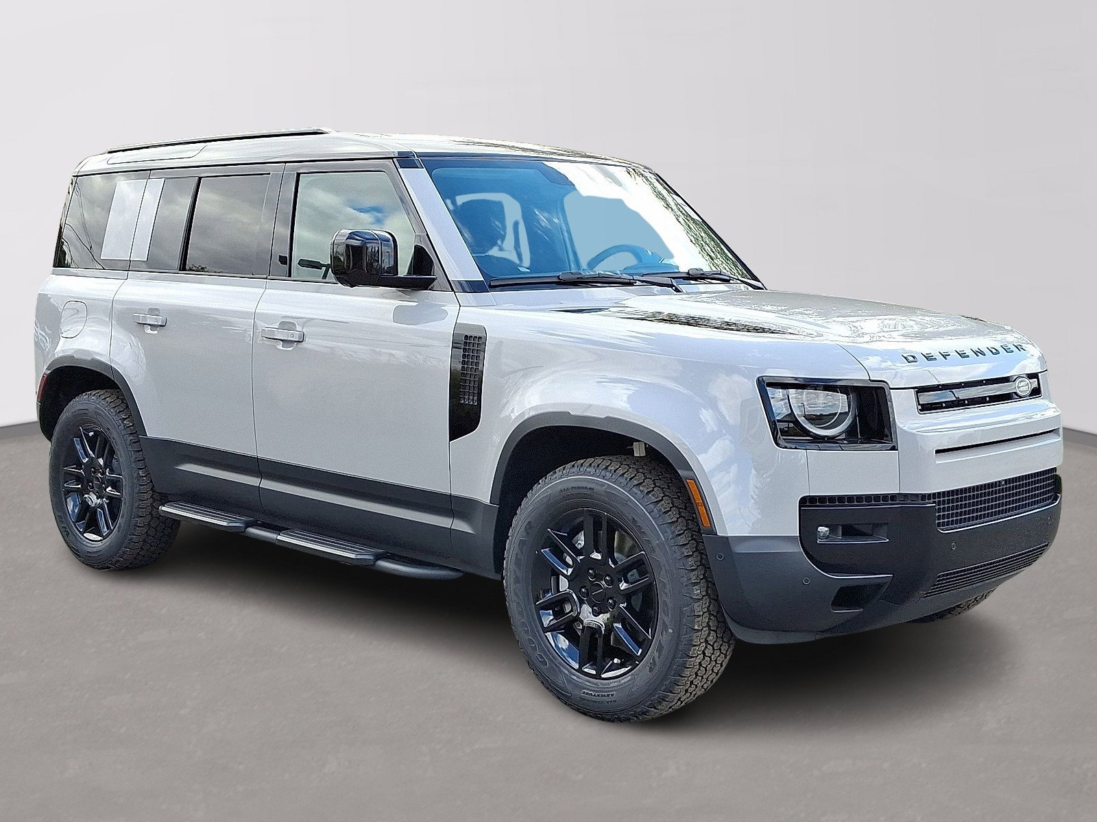 2026 Land Rover Defender 110 S photo 2