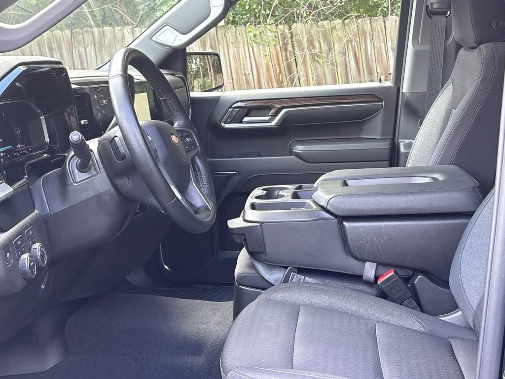 2024 Chevrolet Silverado 1500 LT's photo