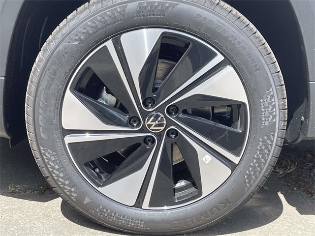 2025 Volkswagen Taos SE photo 9
