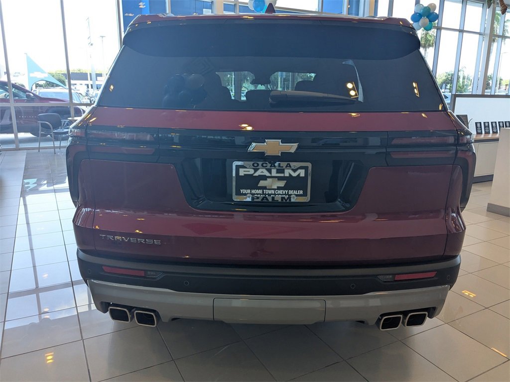 2025 Chevrolet Traverse photo 2