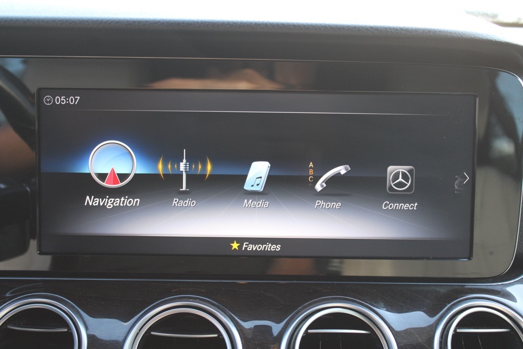 2017 Mercedes Benz E 300 4MATIC Sedan photo 22