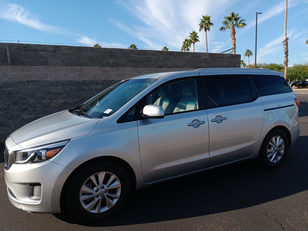 2016 Kia Sedona LX photo 3